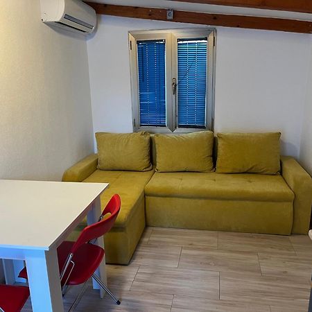 Apartmani Milokanovic Funtana Eksteriør bilde