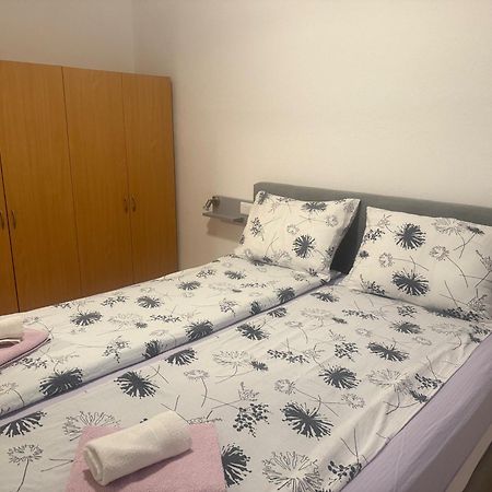 Apartmani Milokanovic Funtana Eksteriør bilde