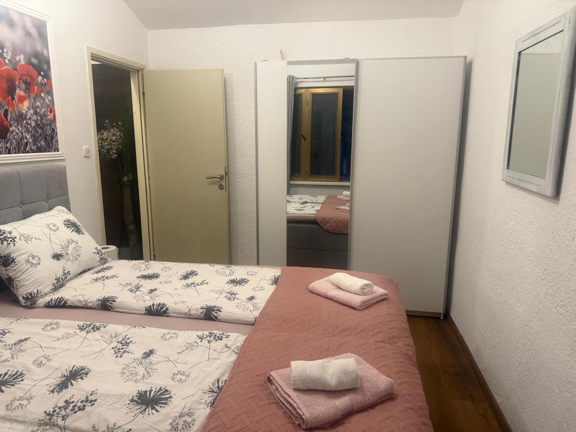 Apartmani Milokanovic Funtana Eksteriør bilde
